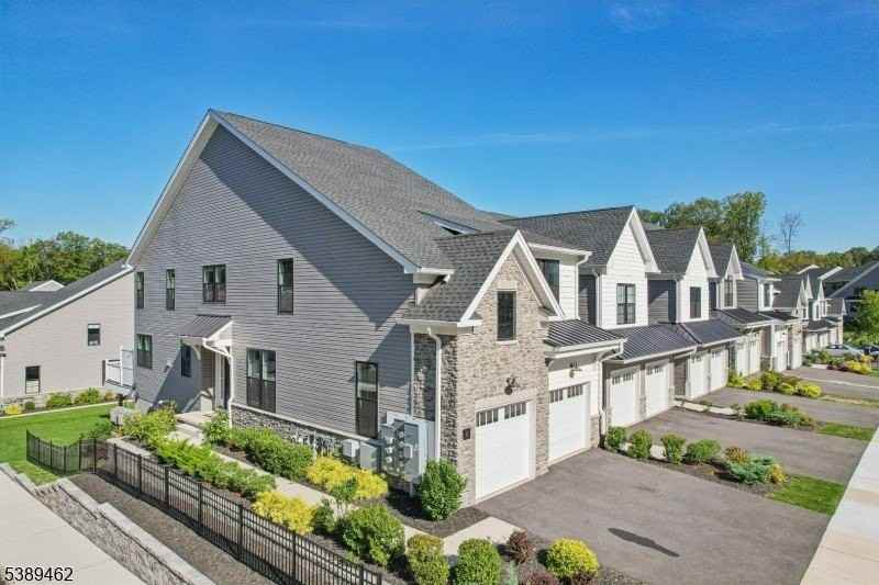 2 Lawrence Lane - Photo 3 of 35