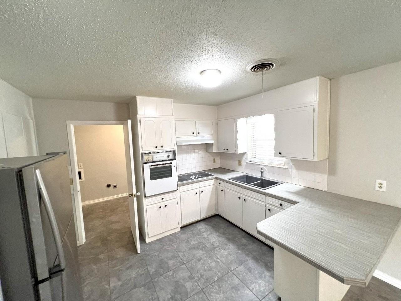 5540 18th St - Photo 4 of 18