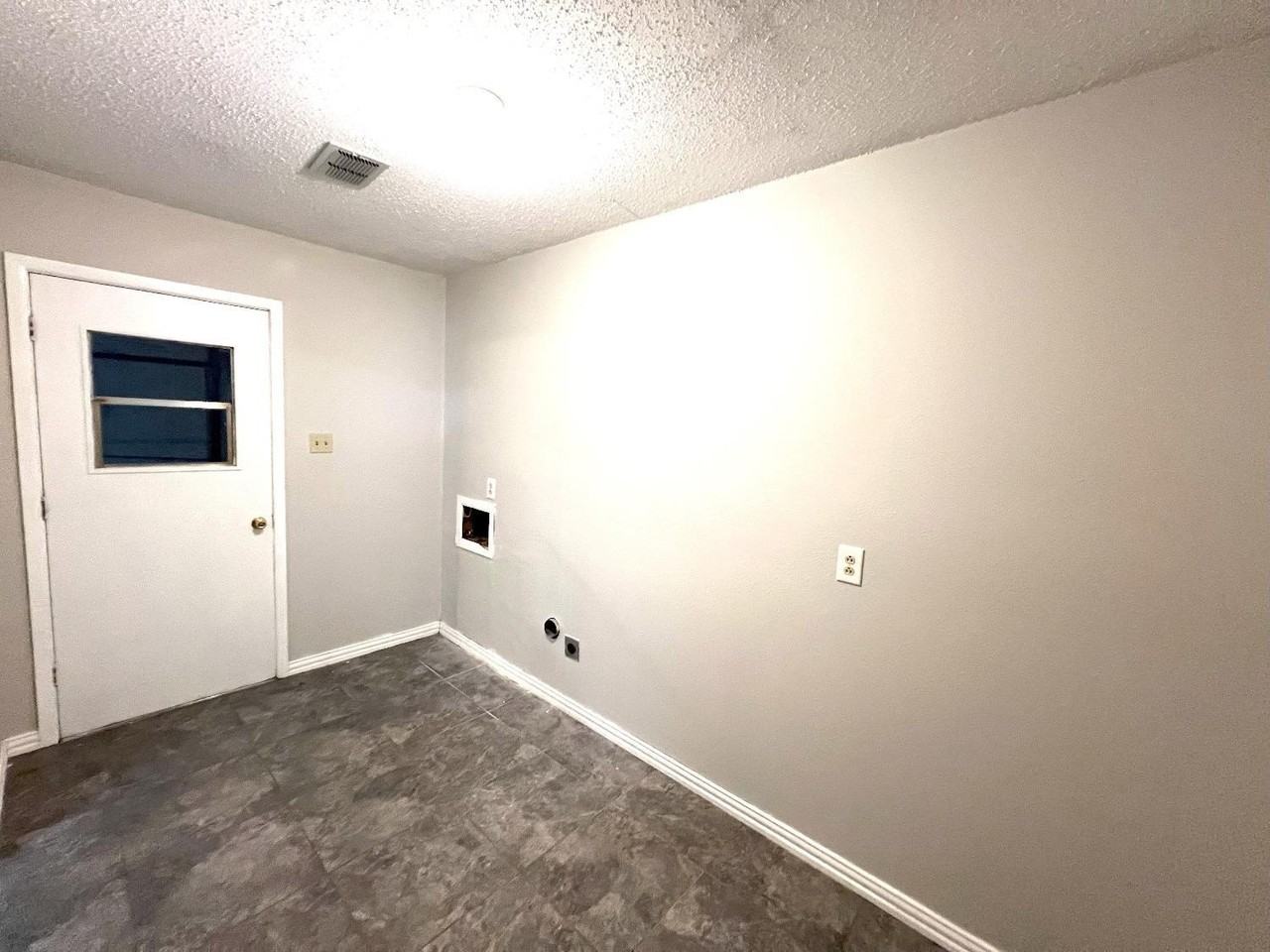 5540 18th St - Photo 5 of 18