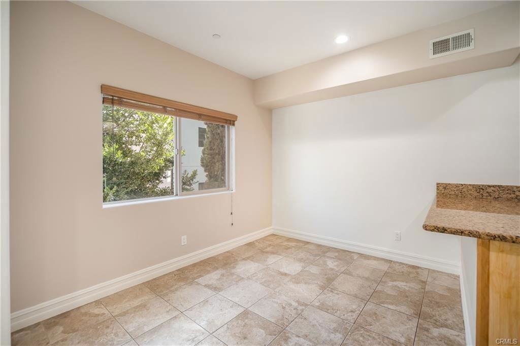 10808 Kling St #5 - Photo 4 of 8