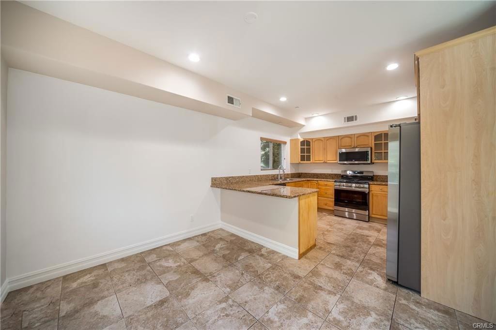 10808 Kling St #5 - Photo 5 of 8