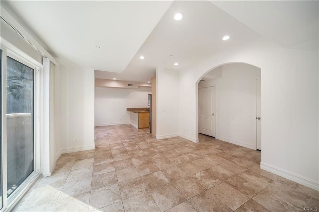 10808 Kling St #5 - Photo 6 of 8