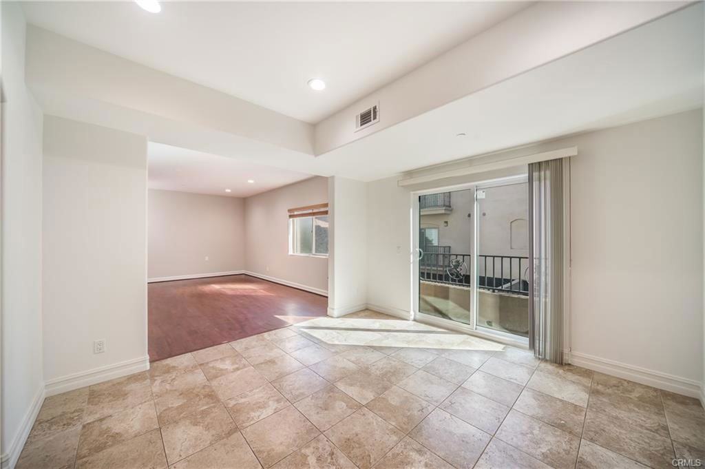 10808 Kling St #5 - Photo 7 of 8