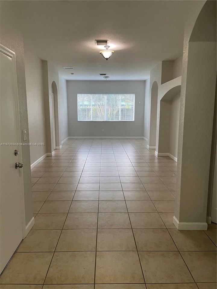 16637 Sw 52nd St - Photo 3 of 8