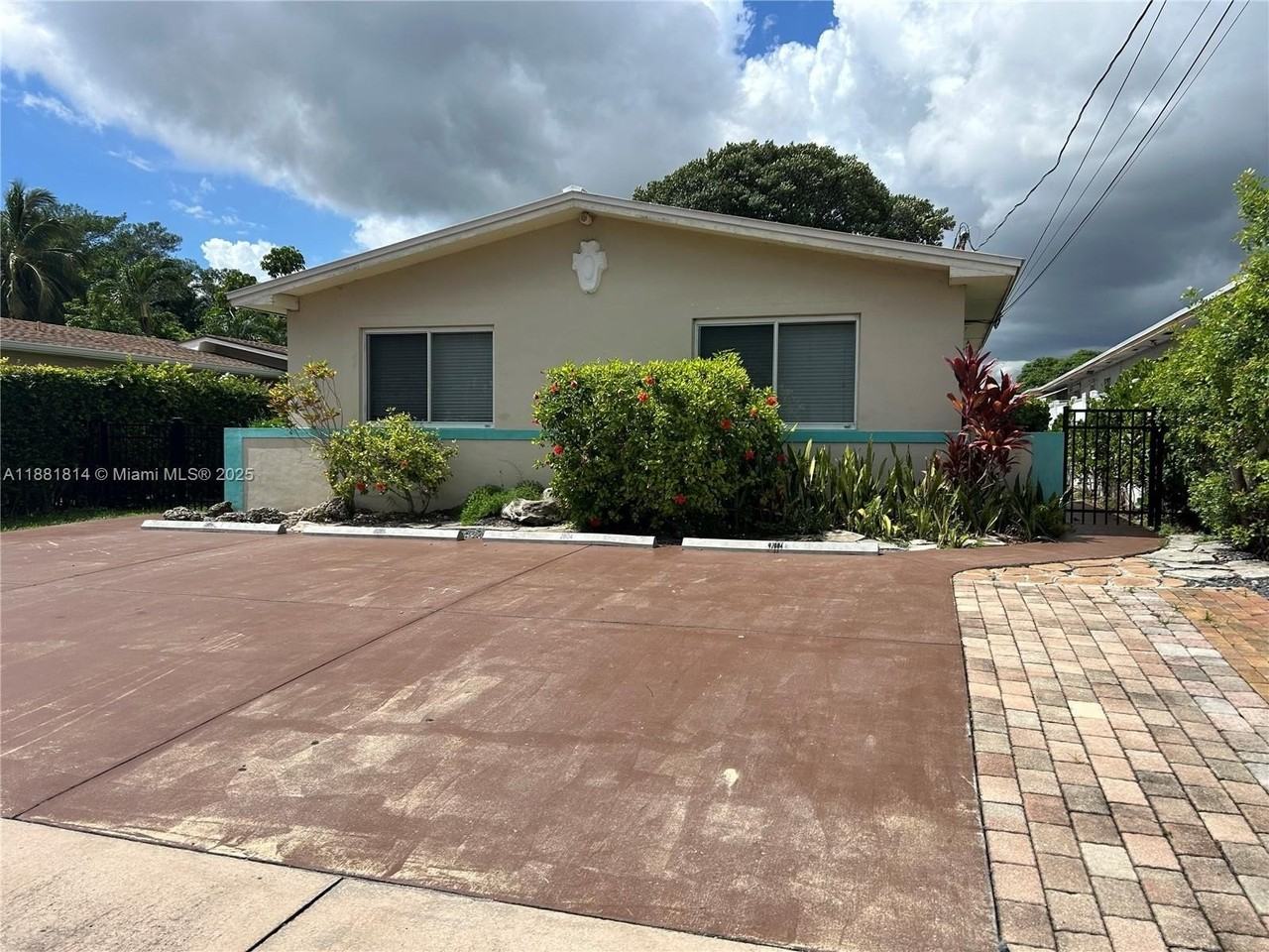 2806 Southwest 35th Avenue #2 - Photo 3 of 22