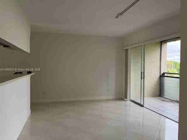 5304 Ne 6th Ave #H15 - Photo 6 of 21