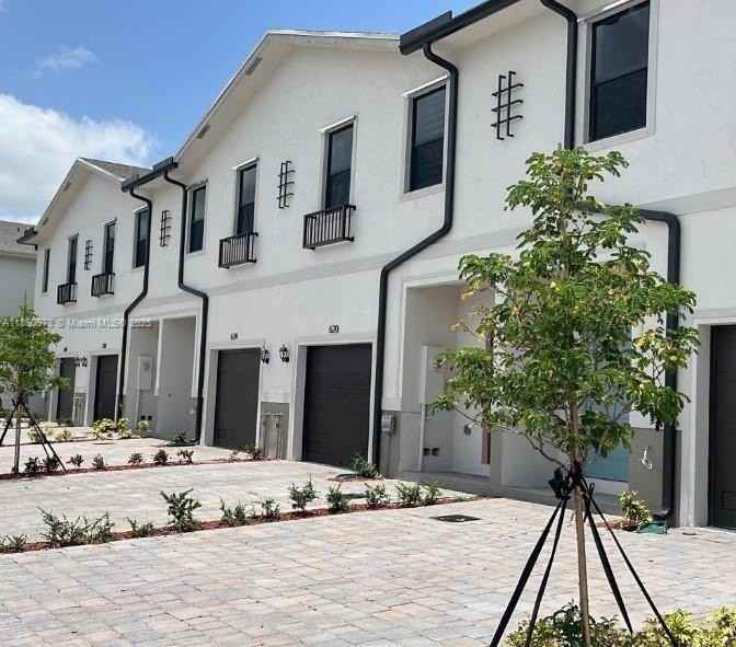 606 Sw 12th St - Photo 2 of 17