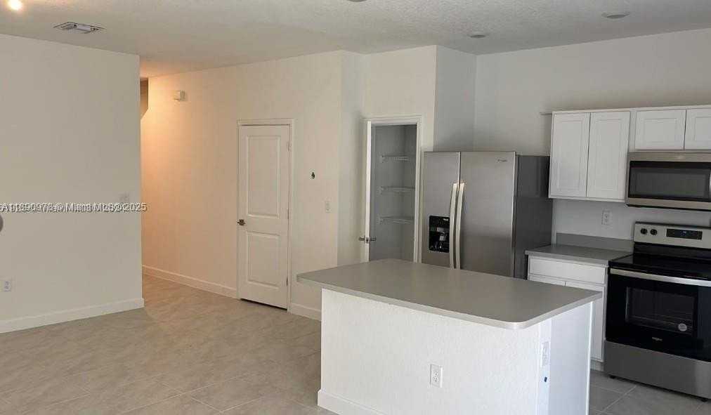 606 Sw 12th St - Photo 5 of 17