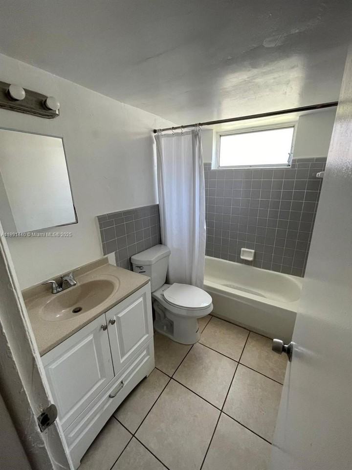 16851 Ne 18th Ave #212 - Photo 6 of 8