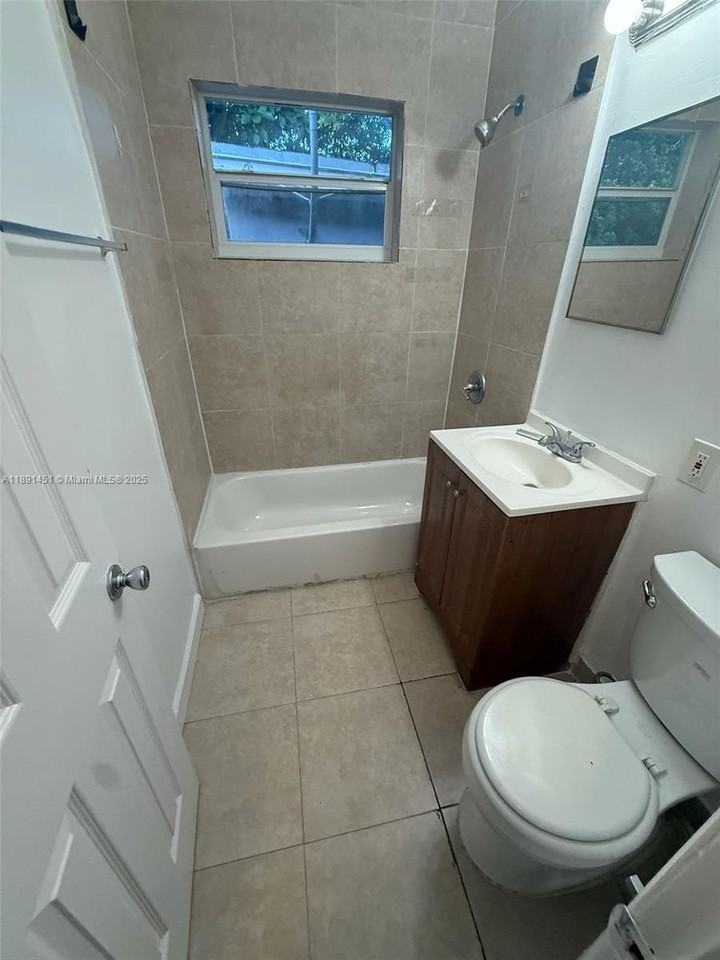 1182 Nw 65th St #1182 - Photo 4 of 10