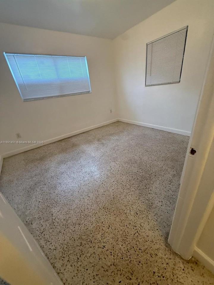 1182 Nw 65th St #1182 - Photo 5 of 10