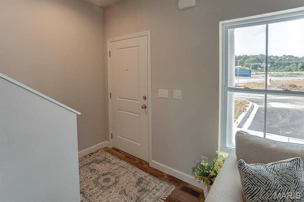 8401 Allied Way #D - Photo 2 of 32