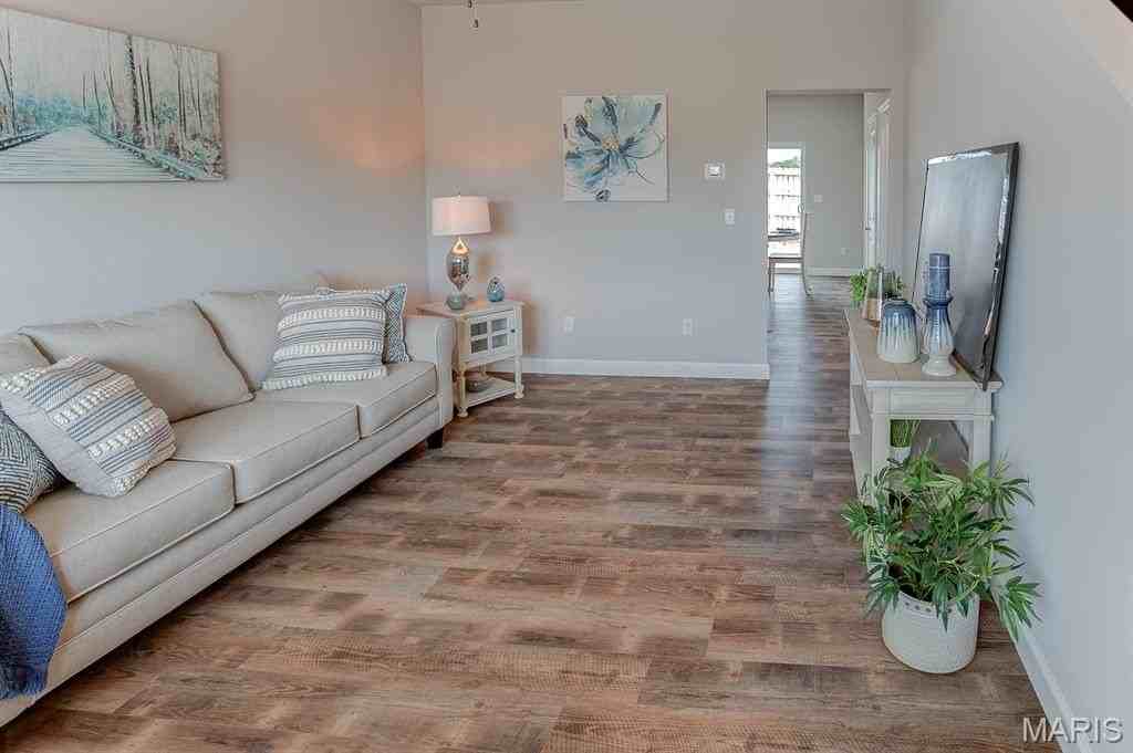 8401 Allied Way #D - Photo 5 of 32