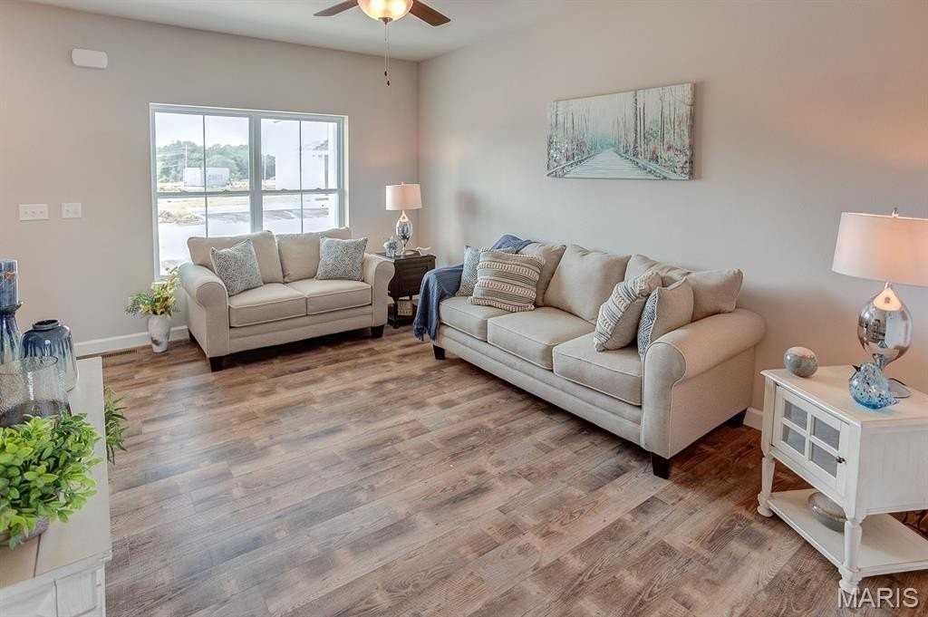 8401 Allied Way #D - Photo 6 of 32