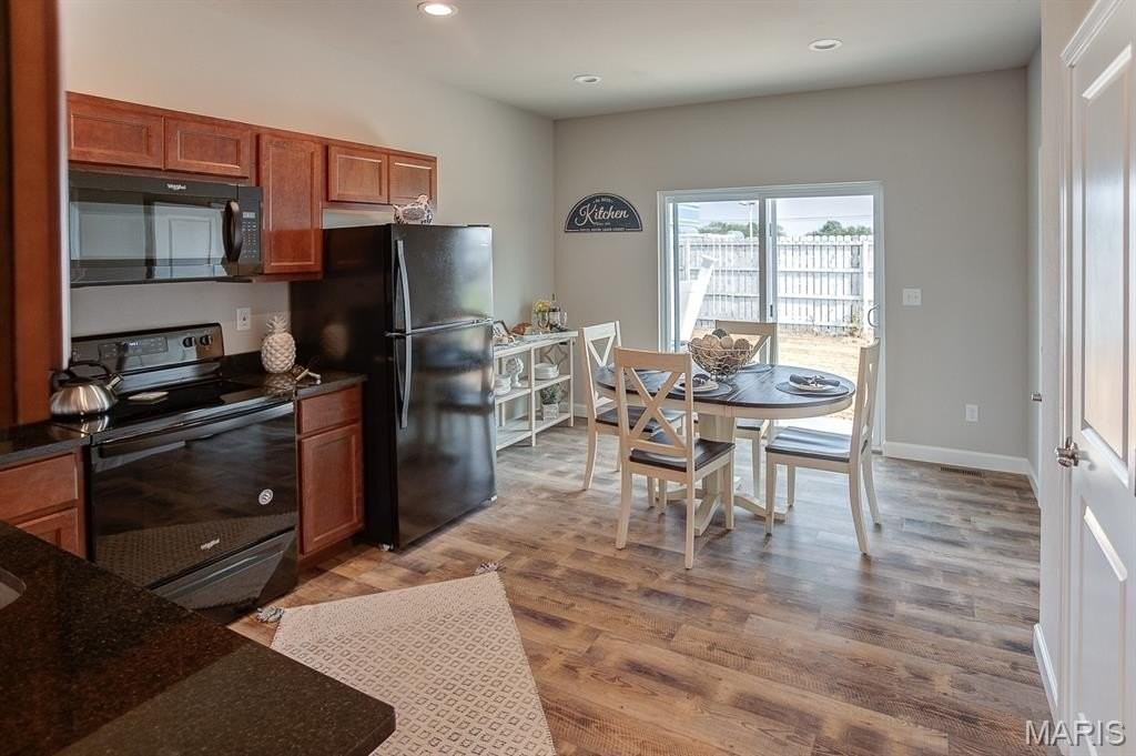 8401 Allied Way #D - Photo 7 of 32