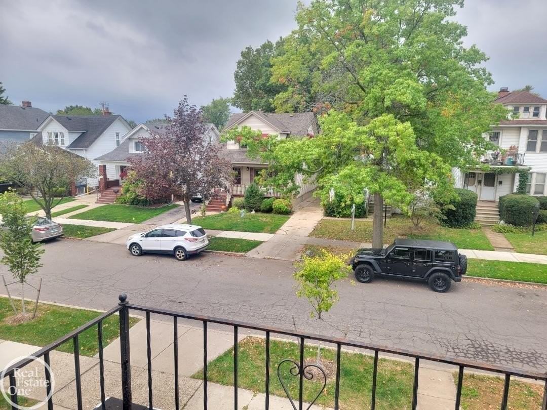 1458 Beaconsfield Ave - Photo 3 of 14