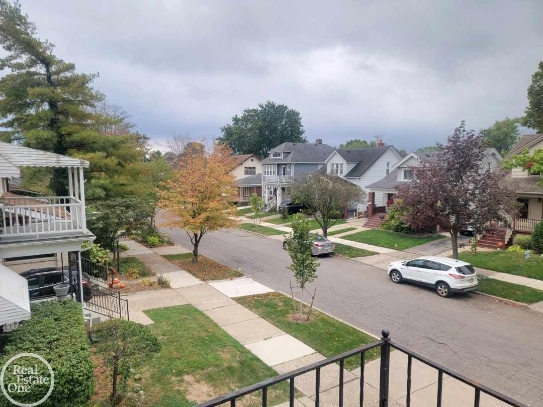 1458 Beaconsfield Ave - Photo 4 of 14