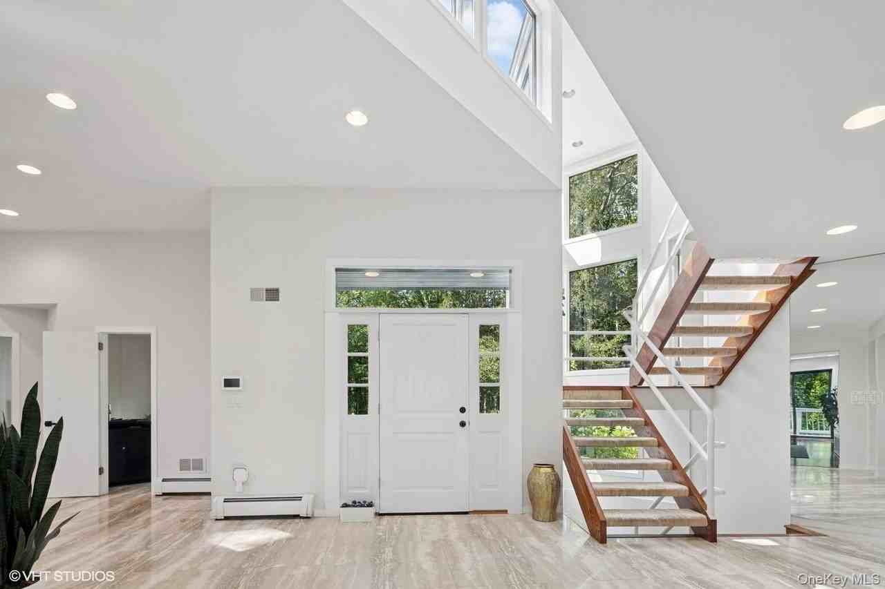 4 Hemlock Hollow Pl - Photo 2 of 35