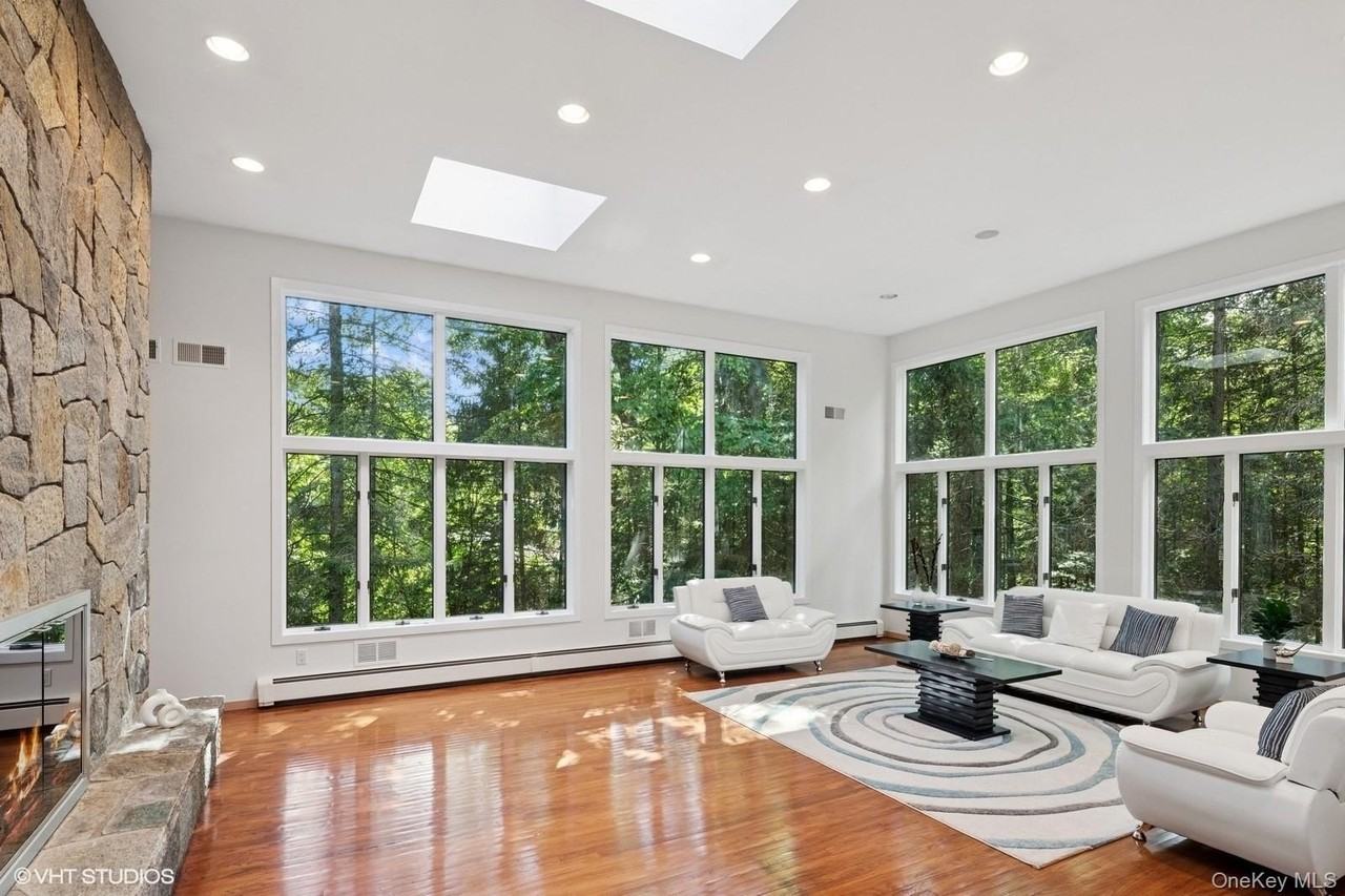 4 Hemlock Hollow Pl - Photo 4 of 35