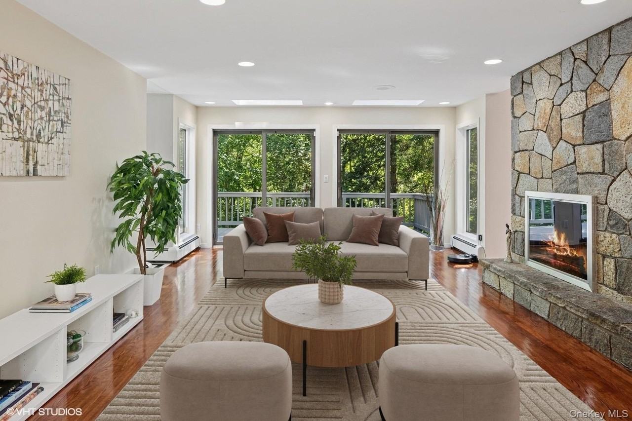 4 Hemlock Hollow Pl - Photo 5 of 35