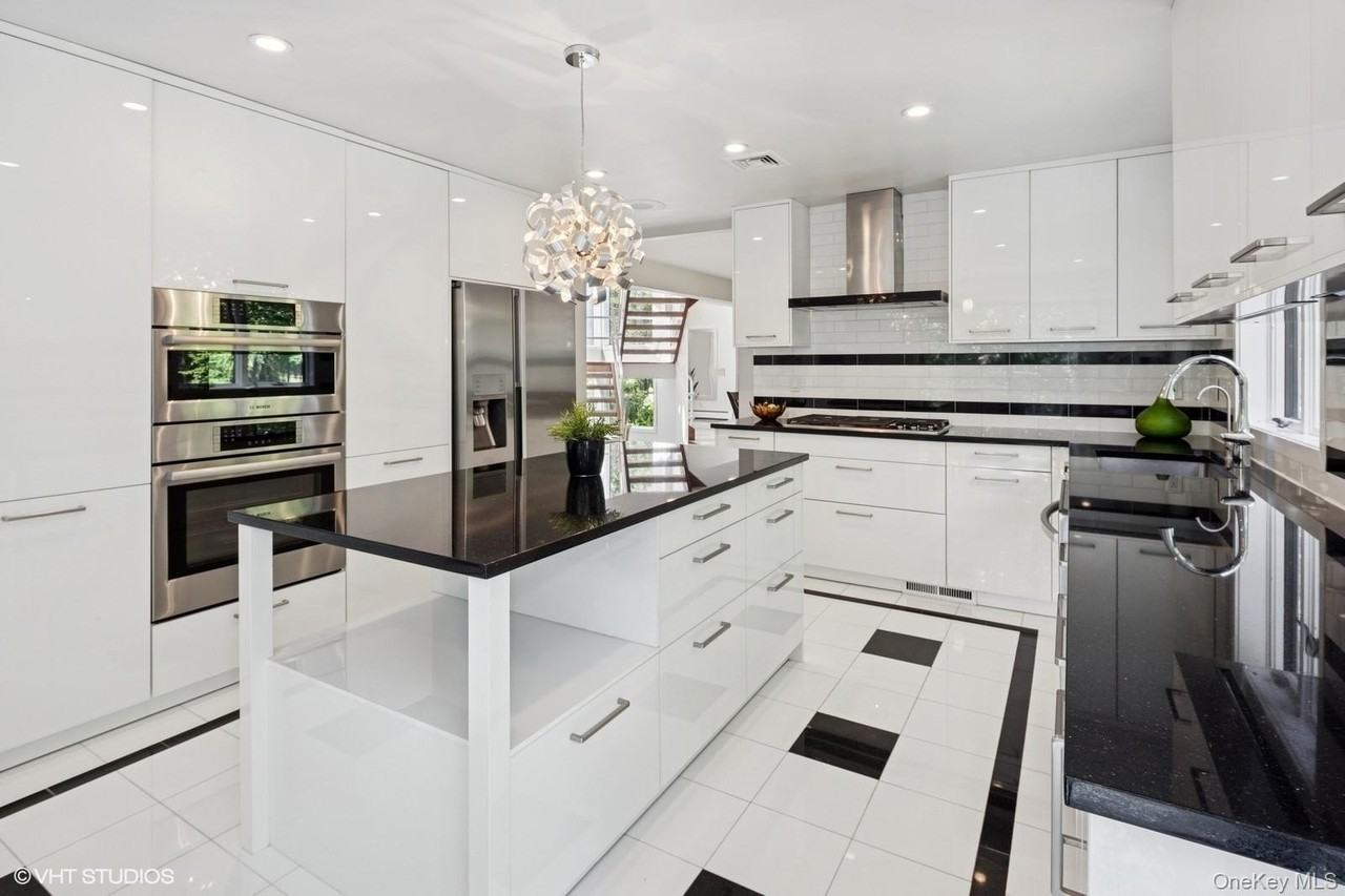 4 Hemlock Hollow Pl - Photo 7 of 35