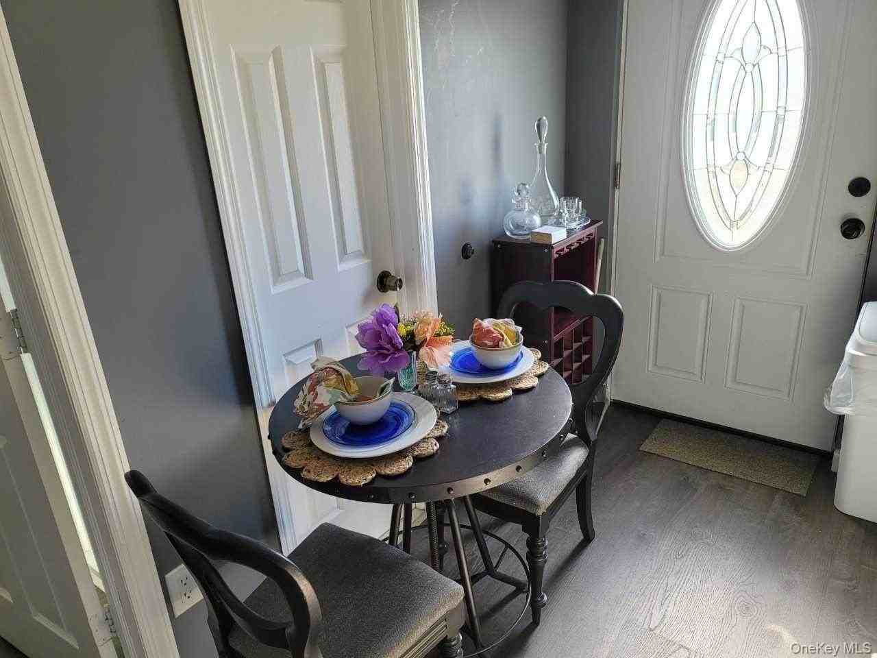 320 Clayton St - Photo 3 of 11