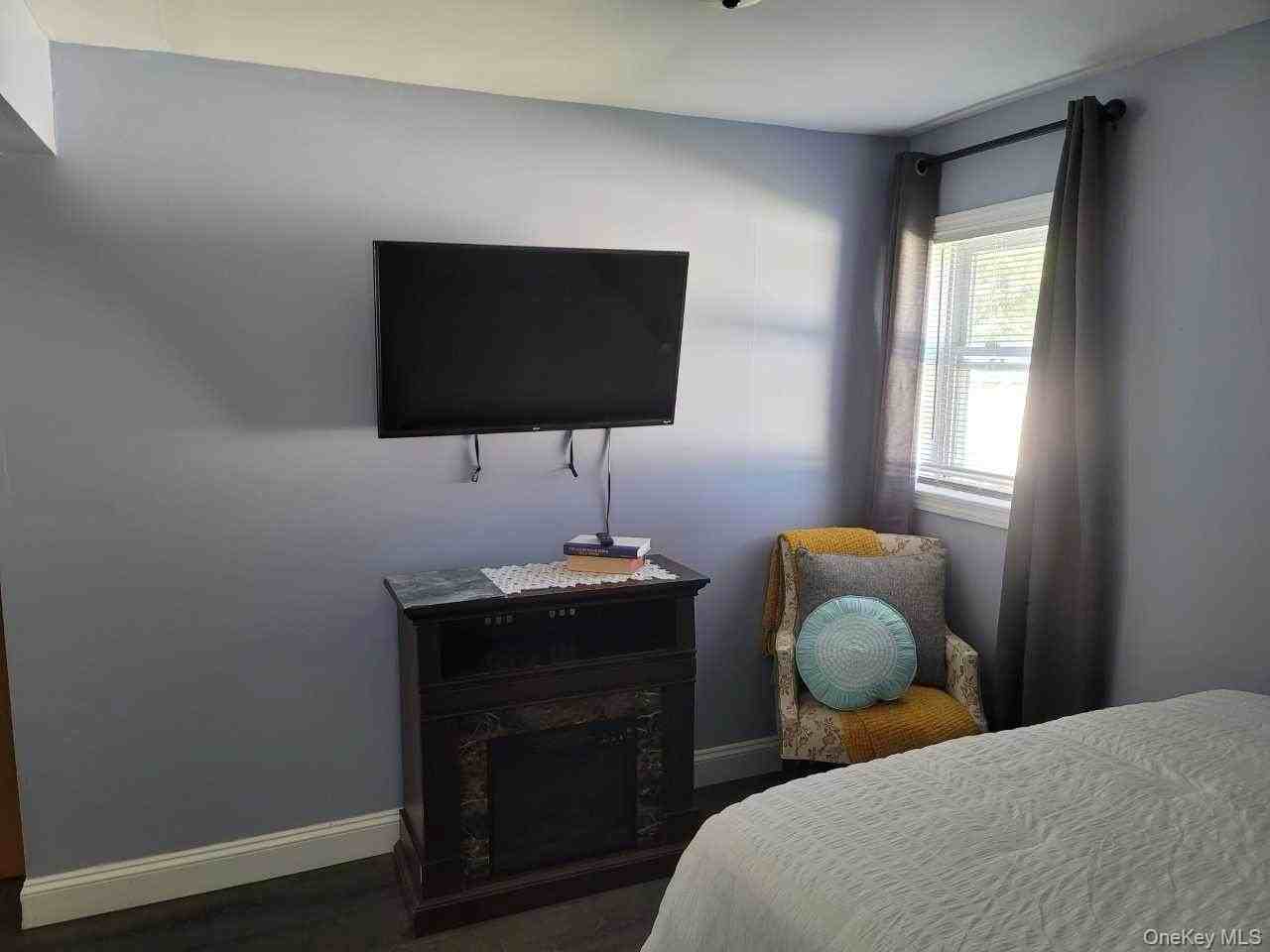 320 Clayton St - Photo 5 of 11