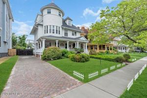 featured image of 304 8th Ave Apt 1 #1