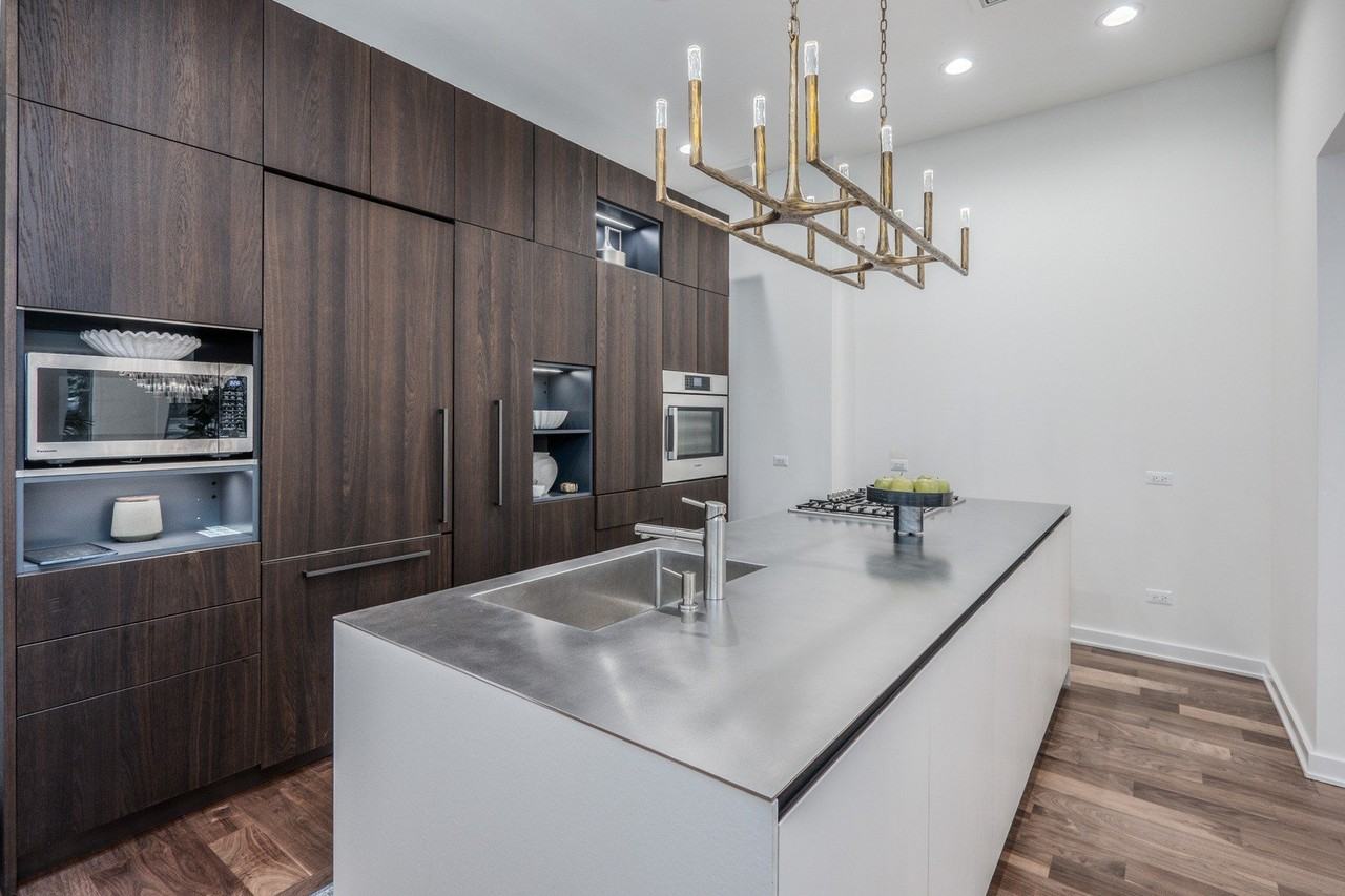 22 E Elm St #PH - Photo 7 of 36