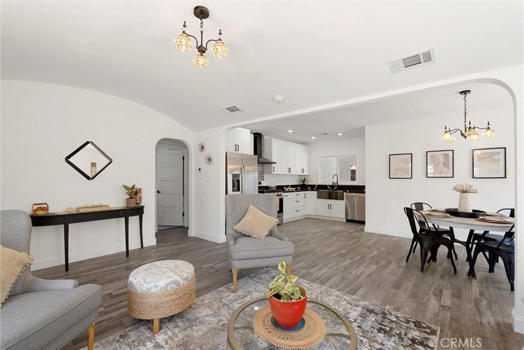 6616 Vesper Ave - Photo 6 of 31