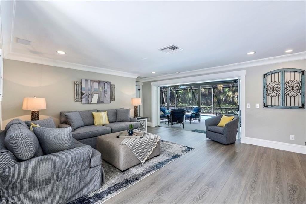 723 Willowhead Dr - Photo 3 of 29