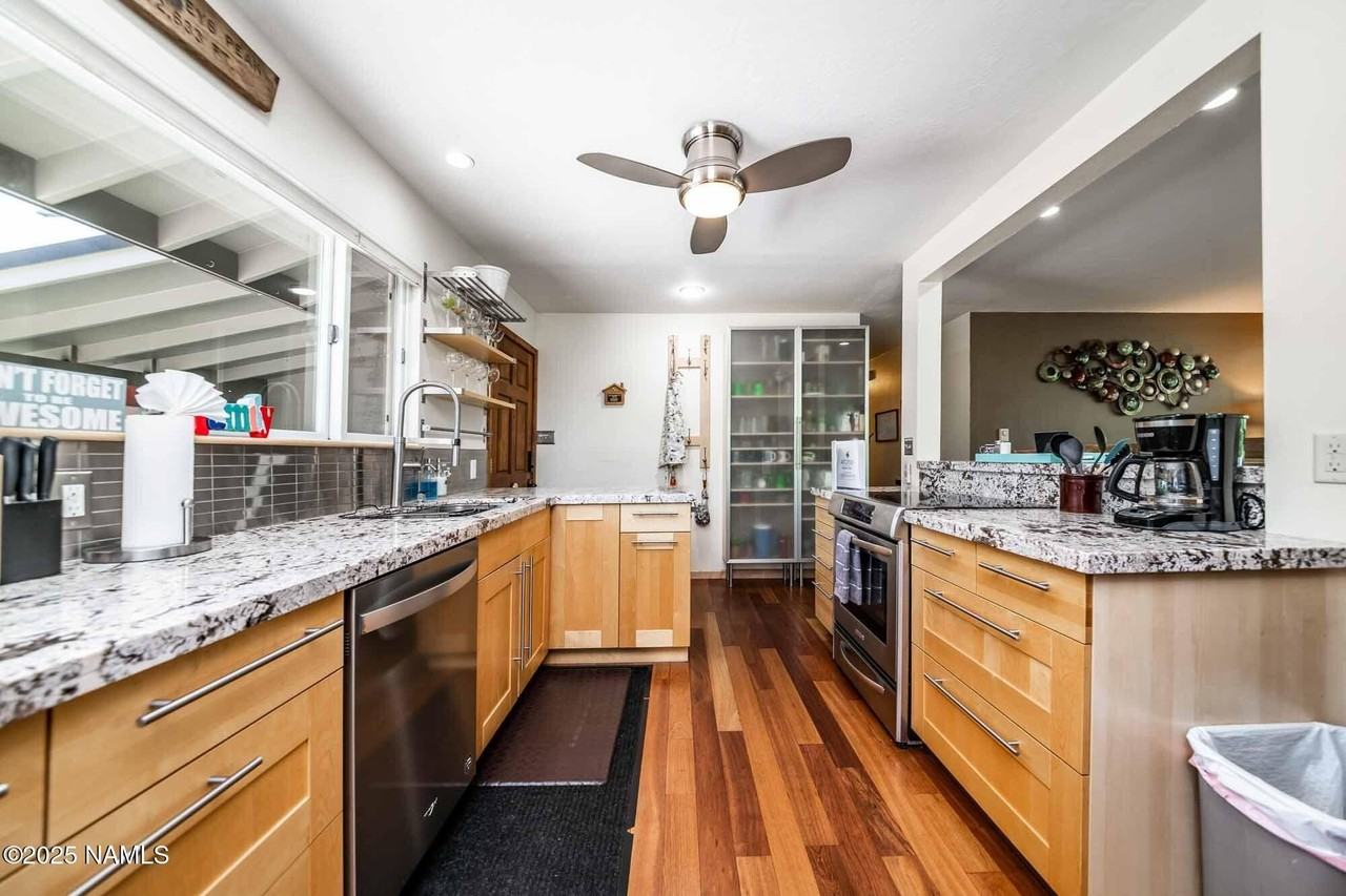 427 E Cherry Ave - Photo 3 of 50