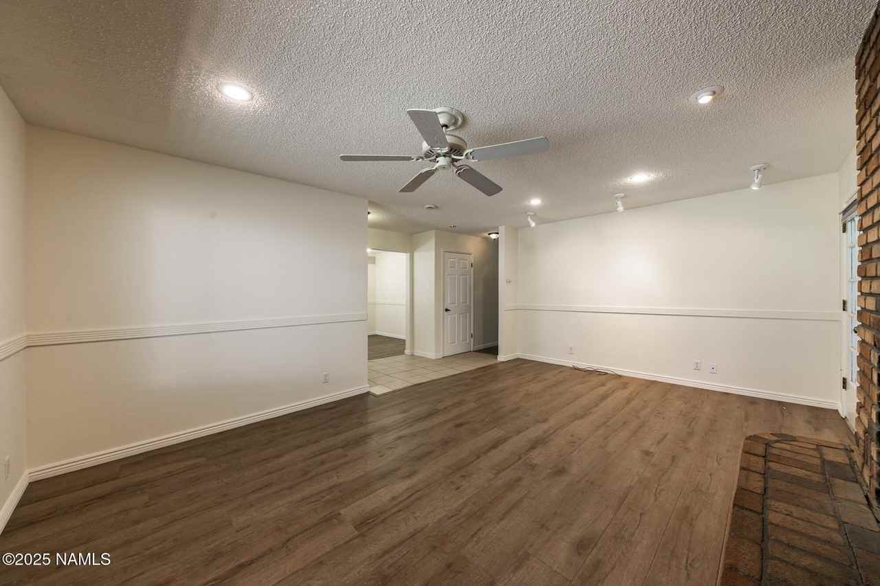 1141 W Ardrey Cir - Photo 4 of 32