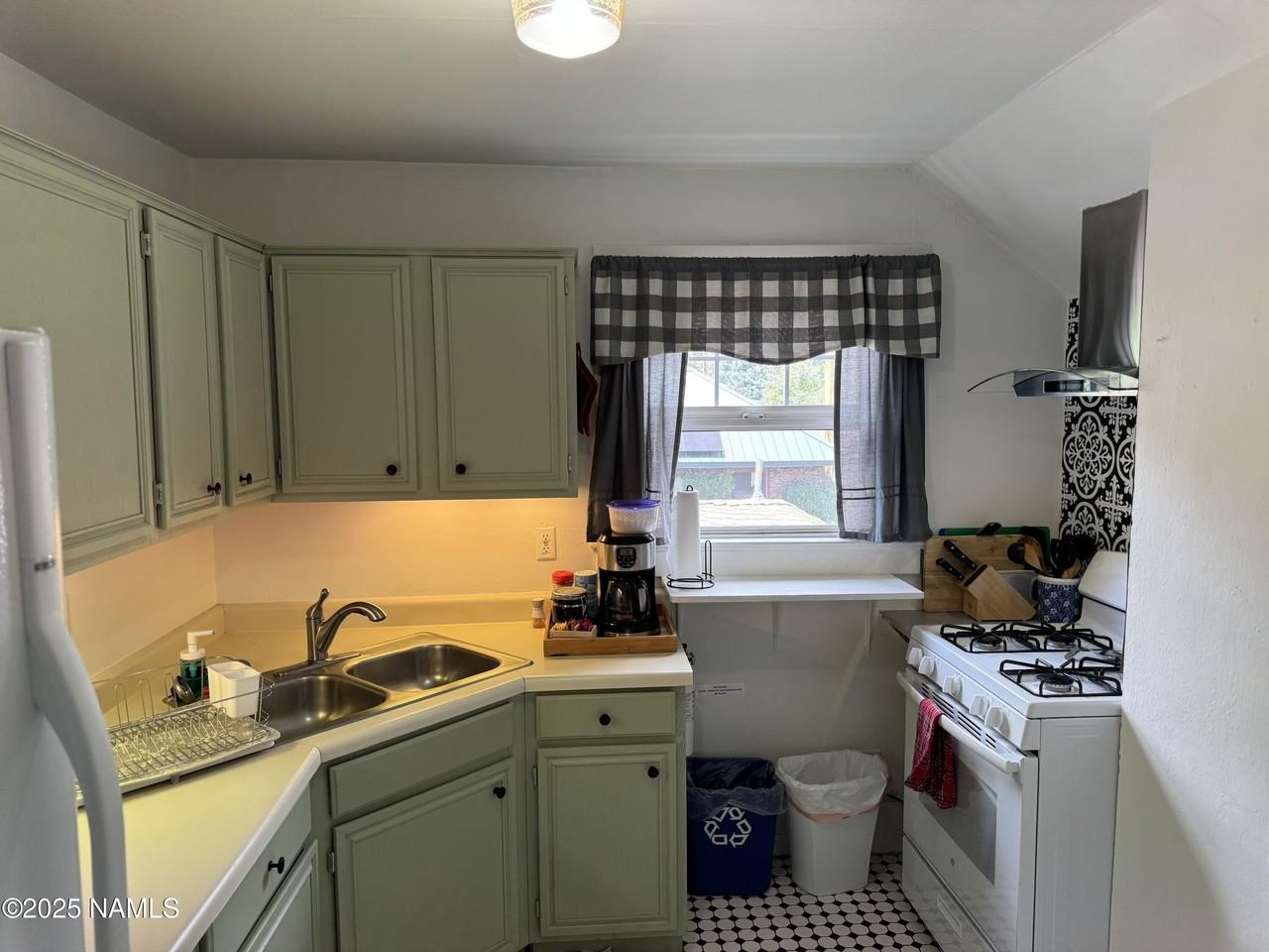 309 N Humphreys St - Photo 5 of 11