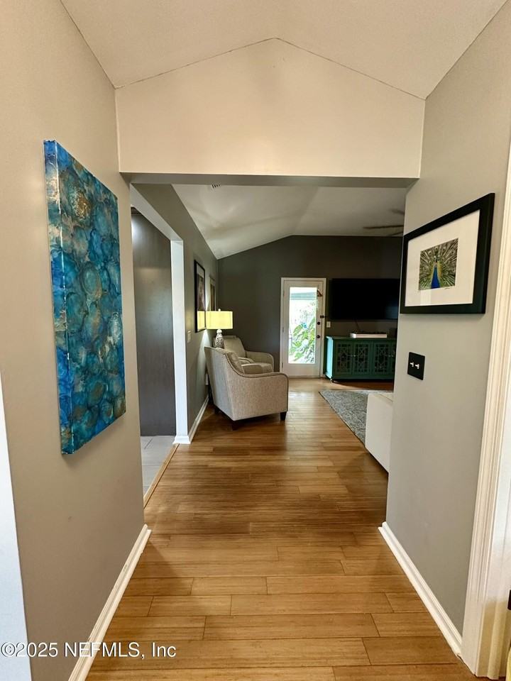 10420 Inverness Dr - Photo 3 of 44