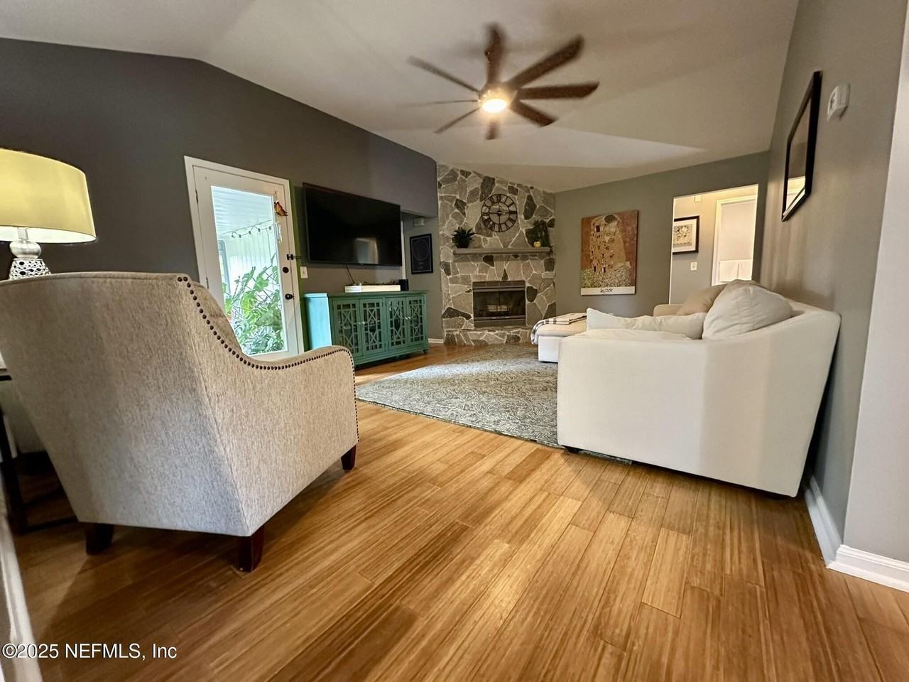 10420 Inverness Dr - Photo 6 of 44