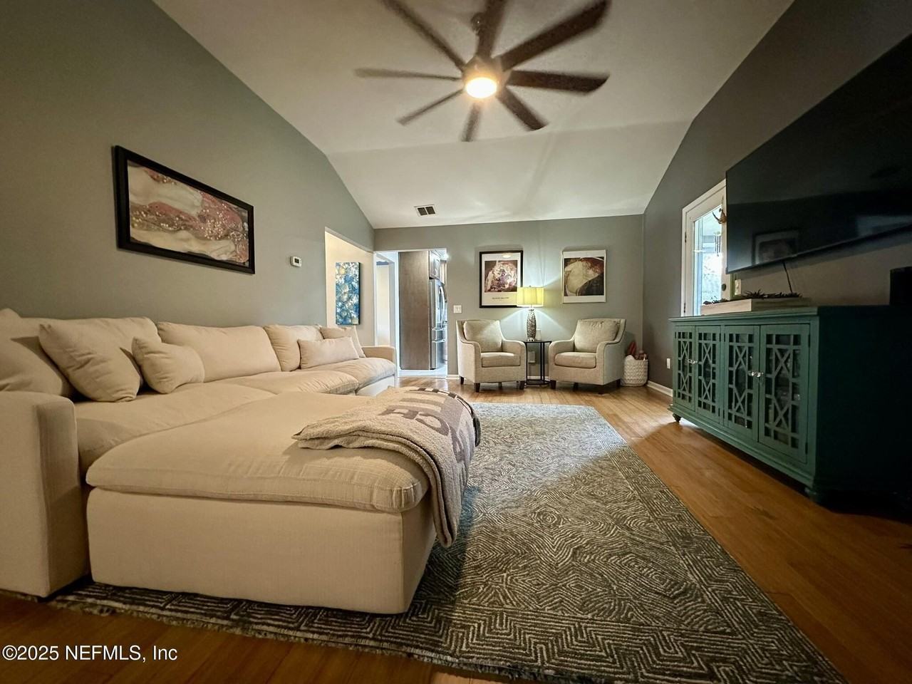 10420 Inverness Dr - Photo 7 of 44