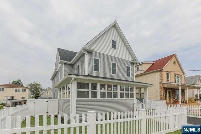 24 Henry Pl - Photo 2 of 26