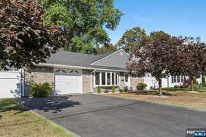 featured image of 21 Hahn Ave