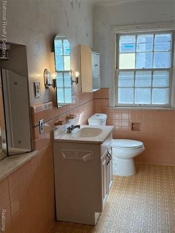 16217 Greenview Ave - Photo 5 of 10