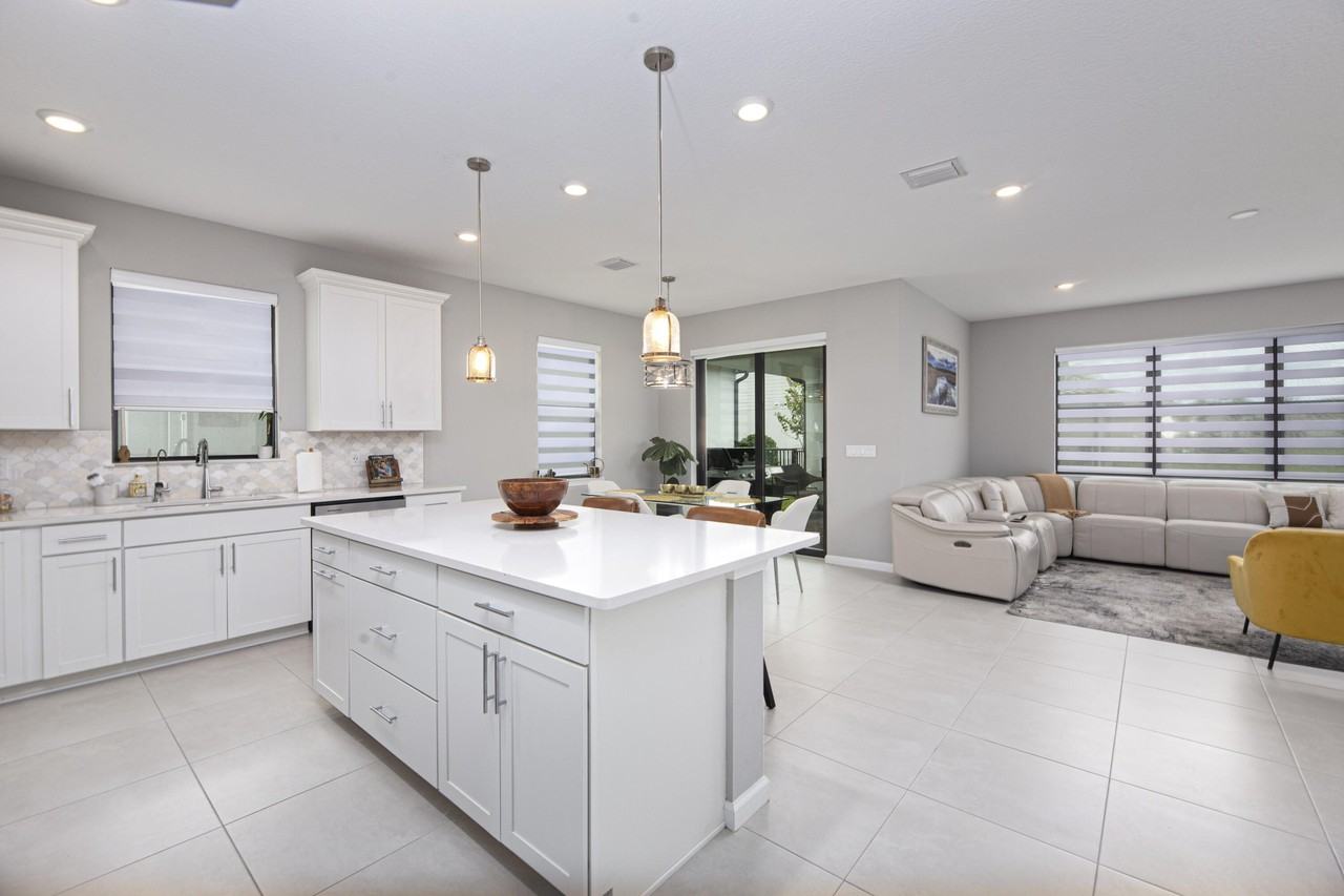 833 Se Courances Dr - Photo 7 of 39