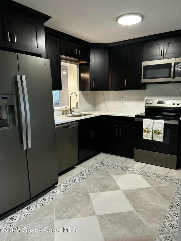 1034 Garfield Street - Photo 5 of 50