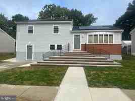 featured image of 1828 Wycliffe Rd