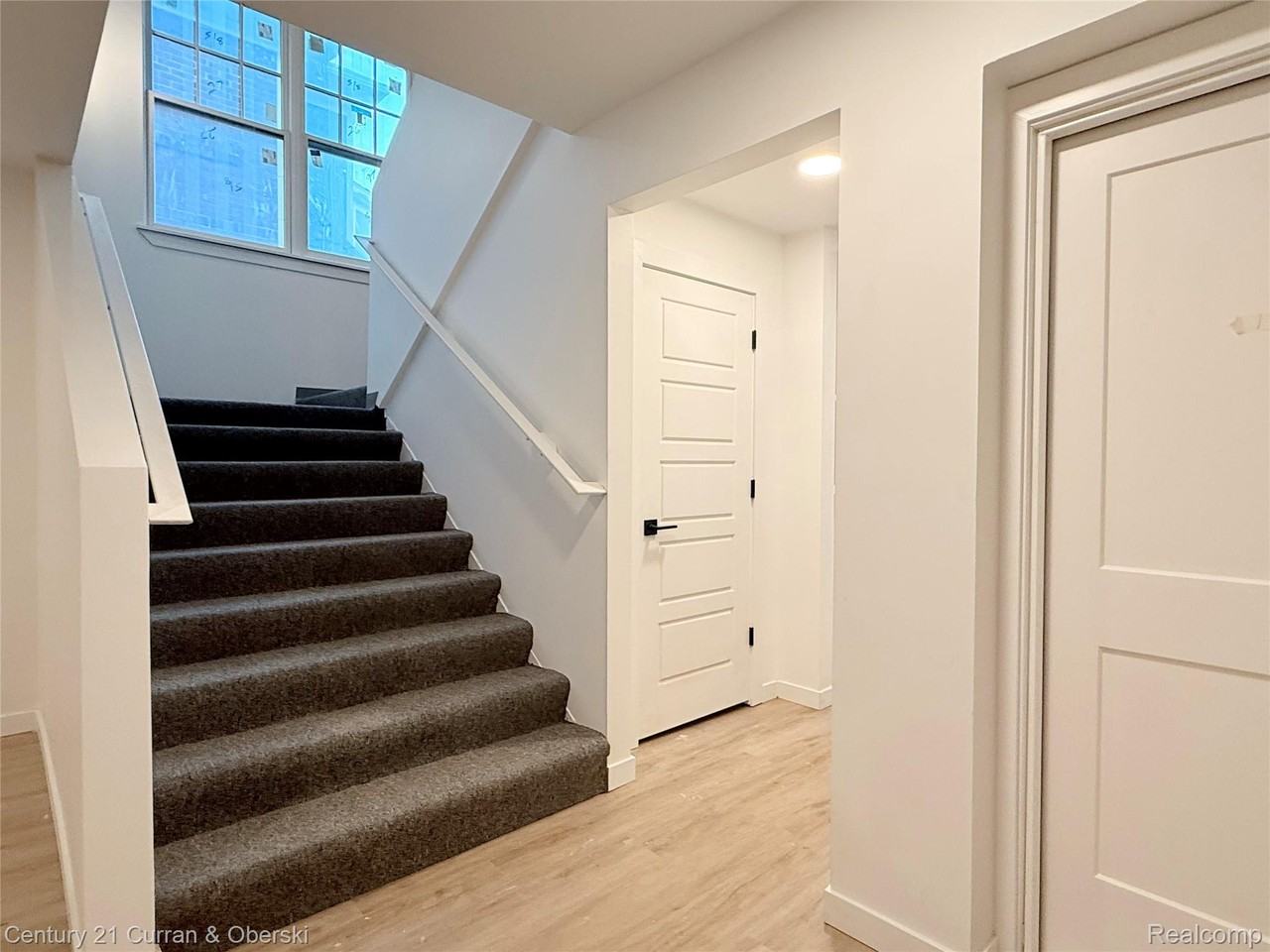 240 Mack Avenue Avenue - Photo 5 of 10