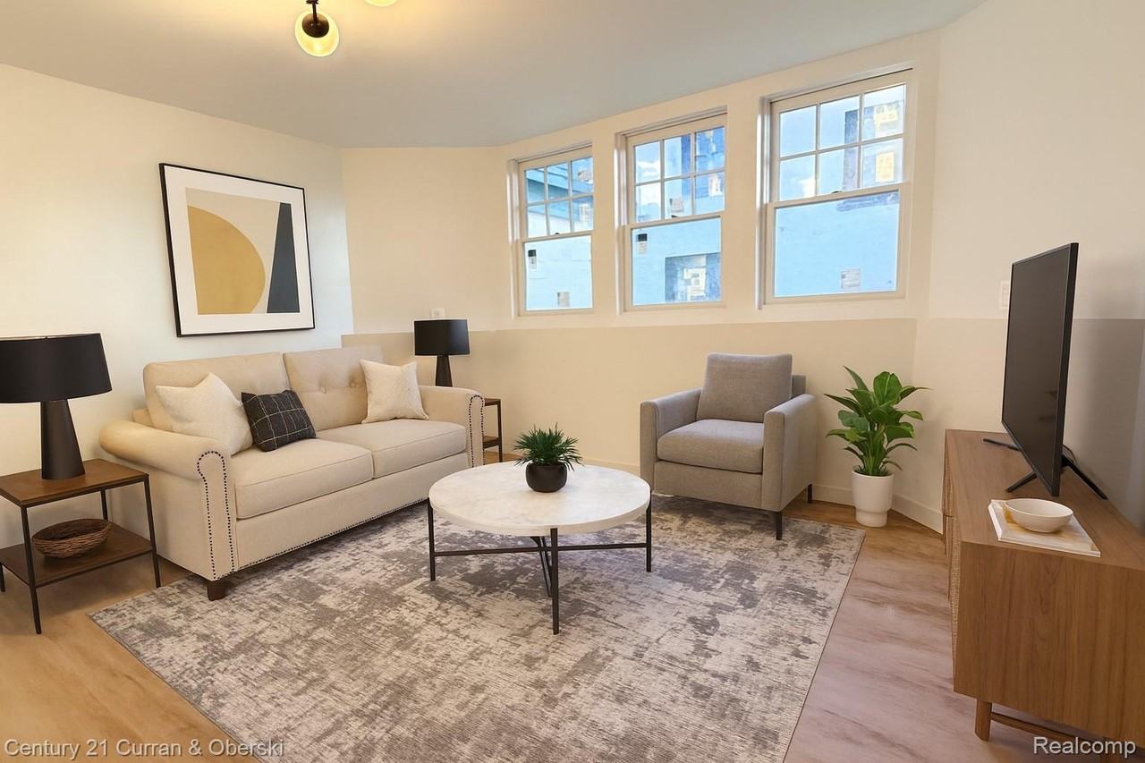 240 Mack Avenue Avenue - Photo 6 of 10