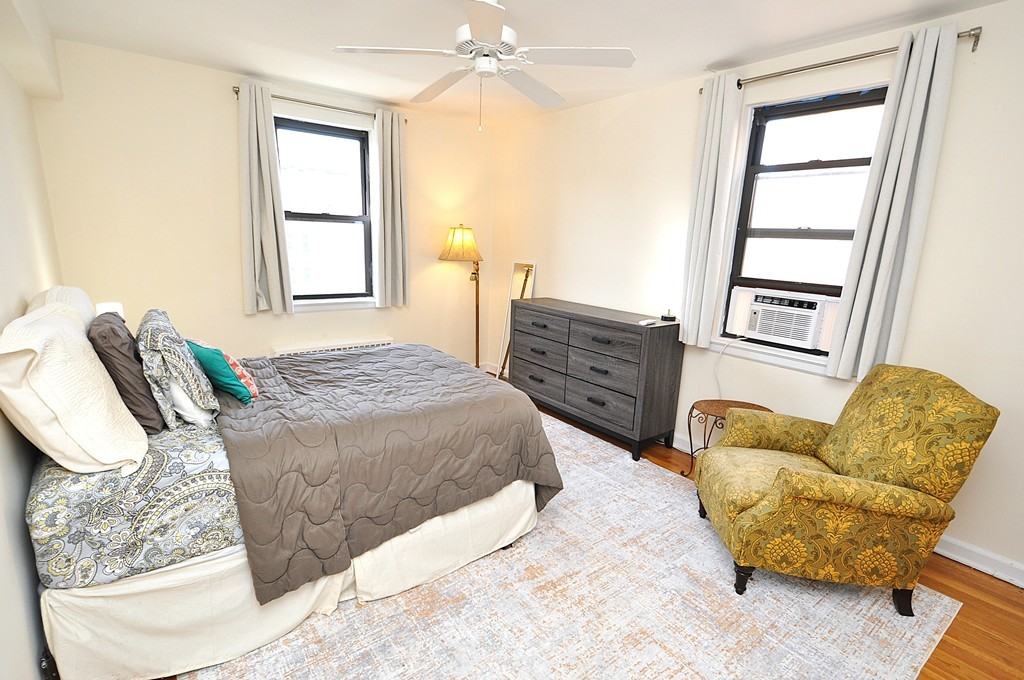 142 Garth Rd - Photo 2 of 27