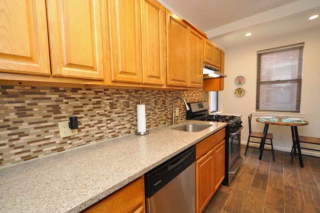 142 Garth Rd - Photo 3 of 27