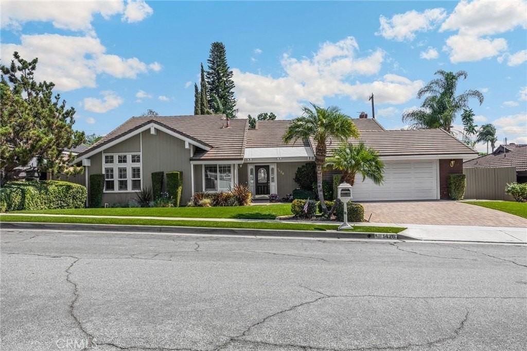 1426 Alta Mesa Way - Photo 2 of 29