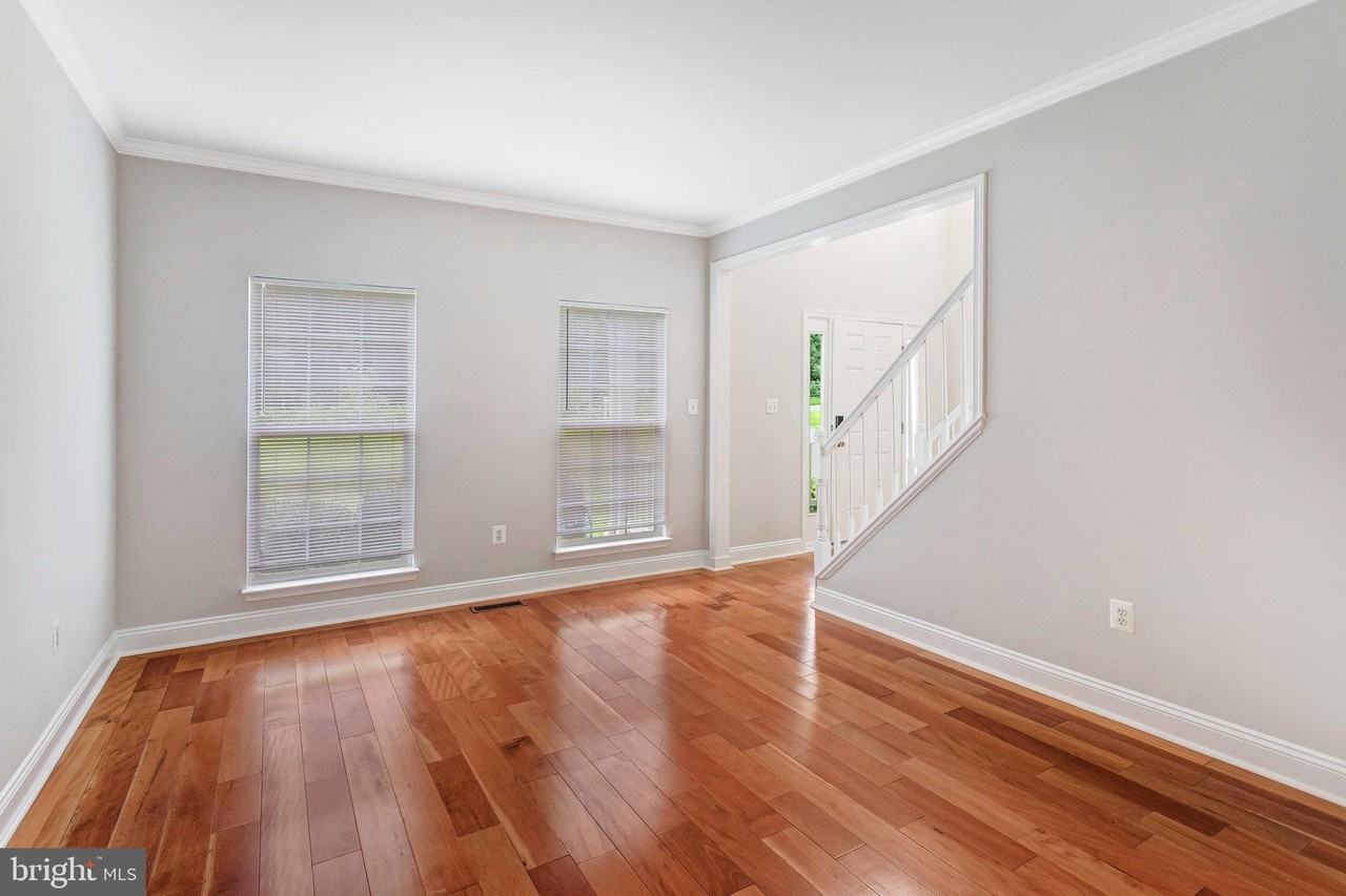 45 Twin Hill Ln - Photo 7 of 19