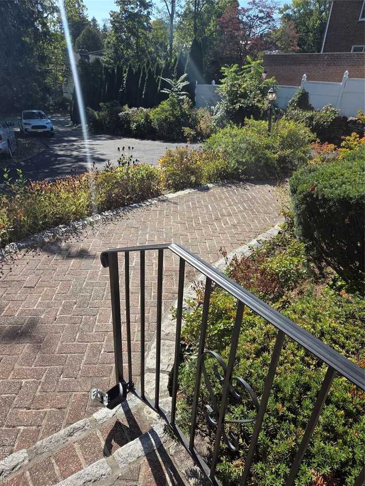 173 Underhill St - Photo 3 of 16